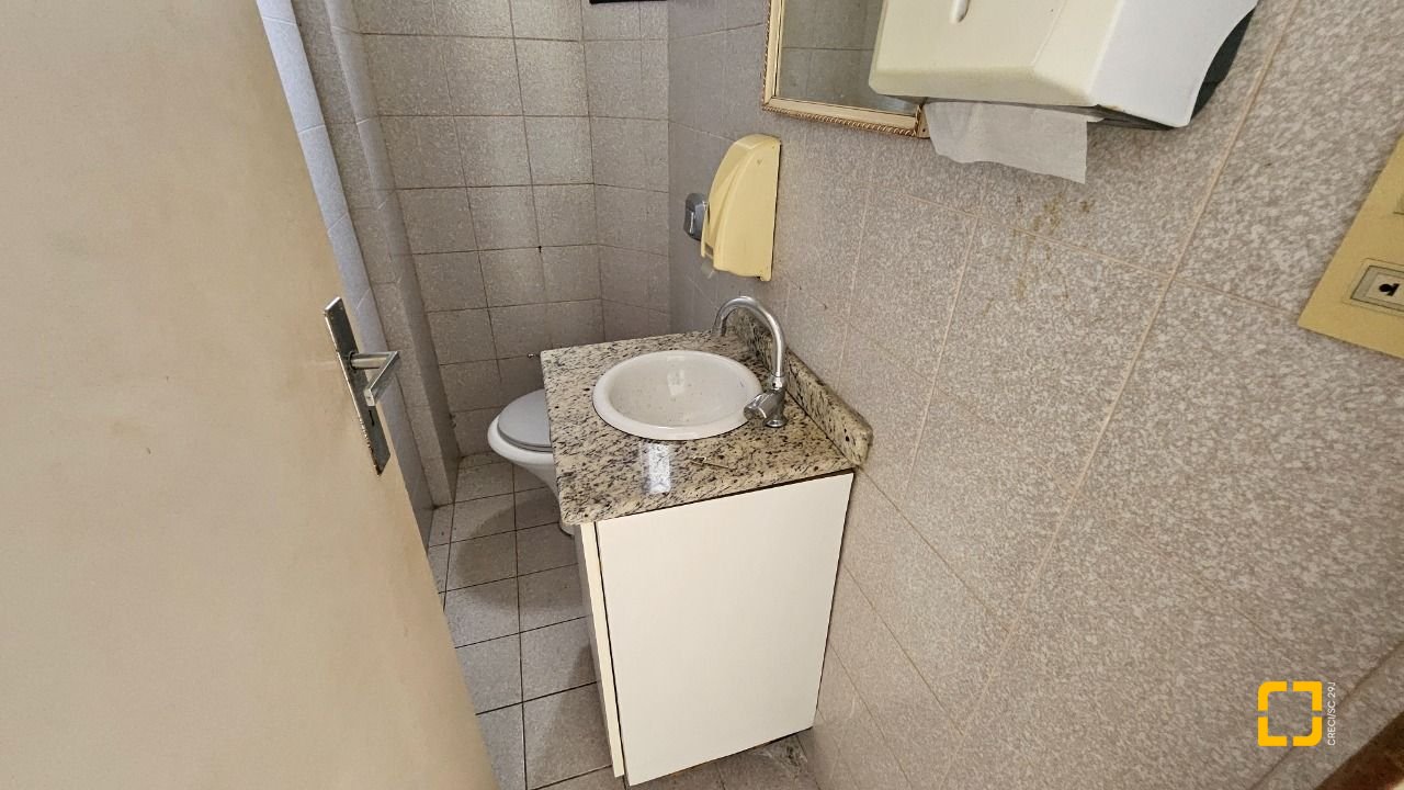 Sala com 32m², no bairro Centro em Florianópolis