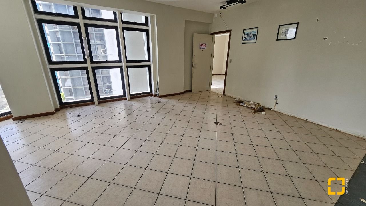 Sala com 32m², no bairro Centro em Florianópolis