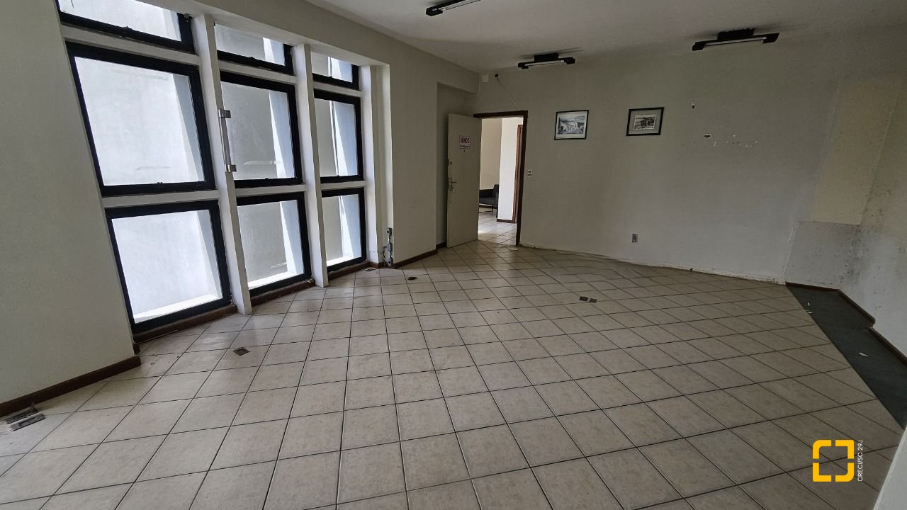 Sala com 32m², no bairro Centro em Florianópolis