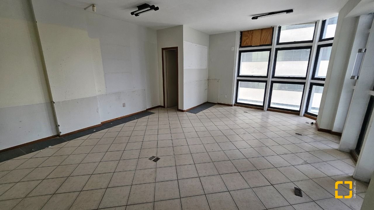 Sala com 32m², no bairro Centro em Florianópolis