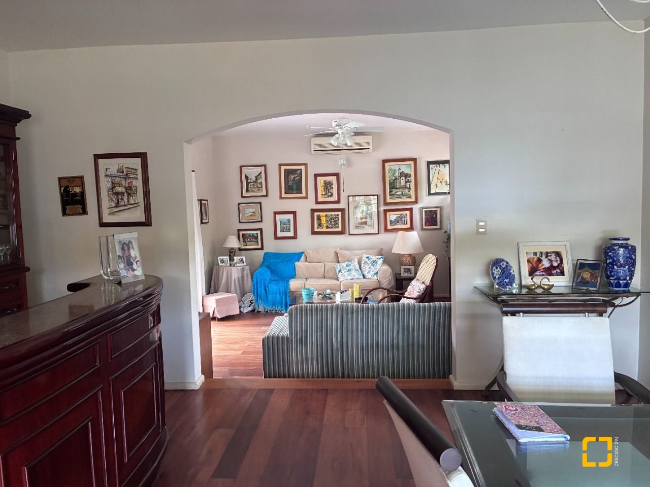 Casa com 240m², 4 quartos (sendo 1 suíte), 2 garagens, no bairro Córrego Grande em Florianópolis