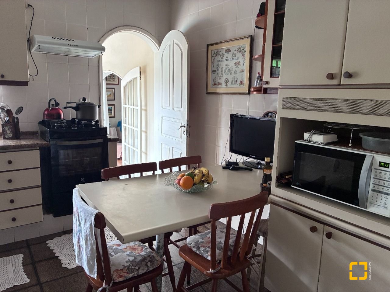 Casa com 240m², 4 quartos (sendo 1 suíte), 2 garagens, no bairro Córrego Grande em Florianópolis