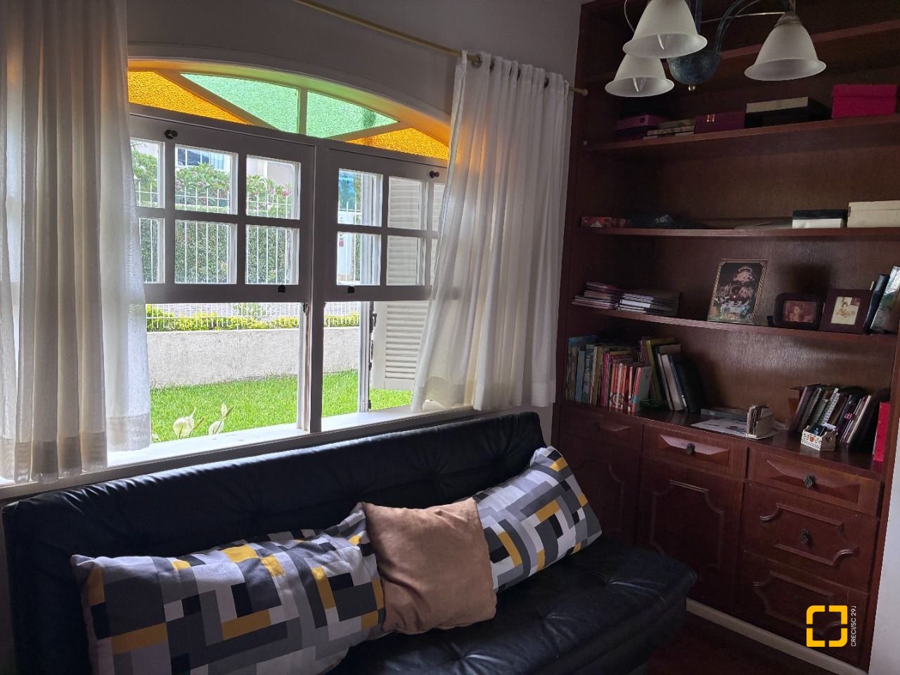 Casa com 240m², 4 quartos (sendo 1 suíte), 2 garagens, no bairro Córrego Grande em Florianópolis