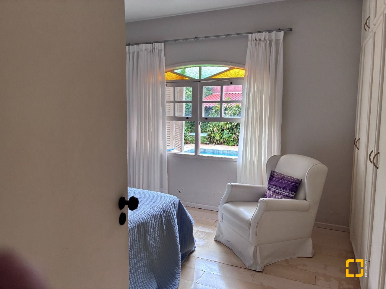 Casa com 240m², 4 quartos (sendo 1 suíte), 2 garagens, no bairro Córrego Grande em Florianópolis