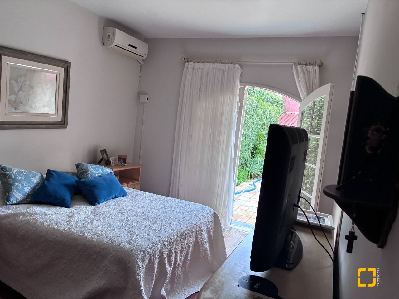 Casa com 240m², 4 quartos (sendo 1 suíte), 2 garagens, no bairro Córrego Grande em Florianópolis