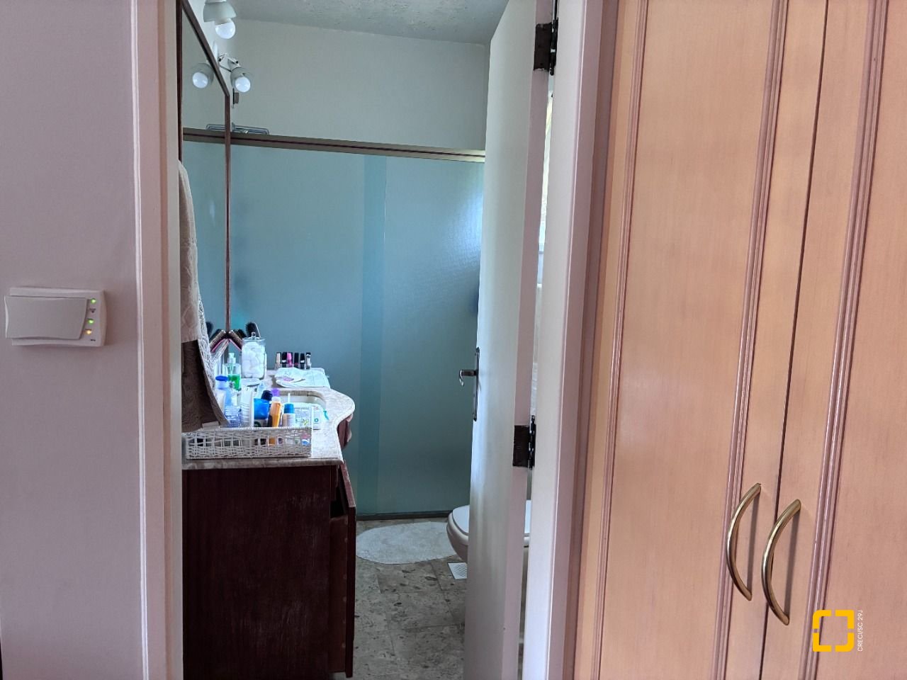 Casa com 240m², 4 quartos (sendo 1 suíte), 2 garagens, no bairro Córrego Grande em Florianópolis