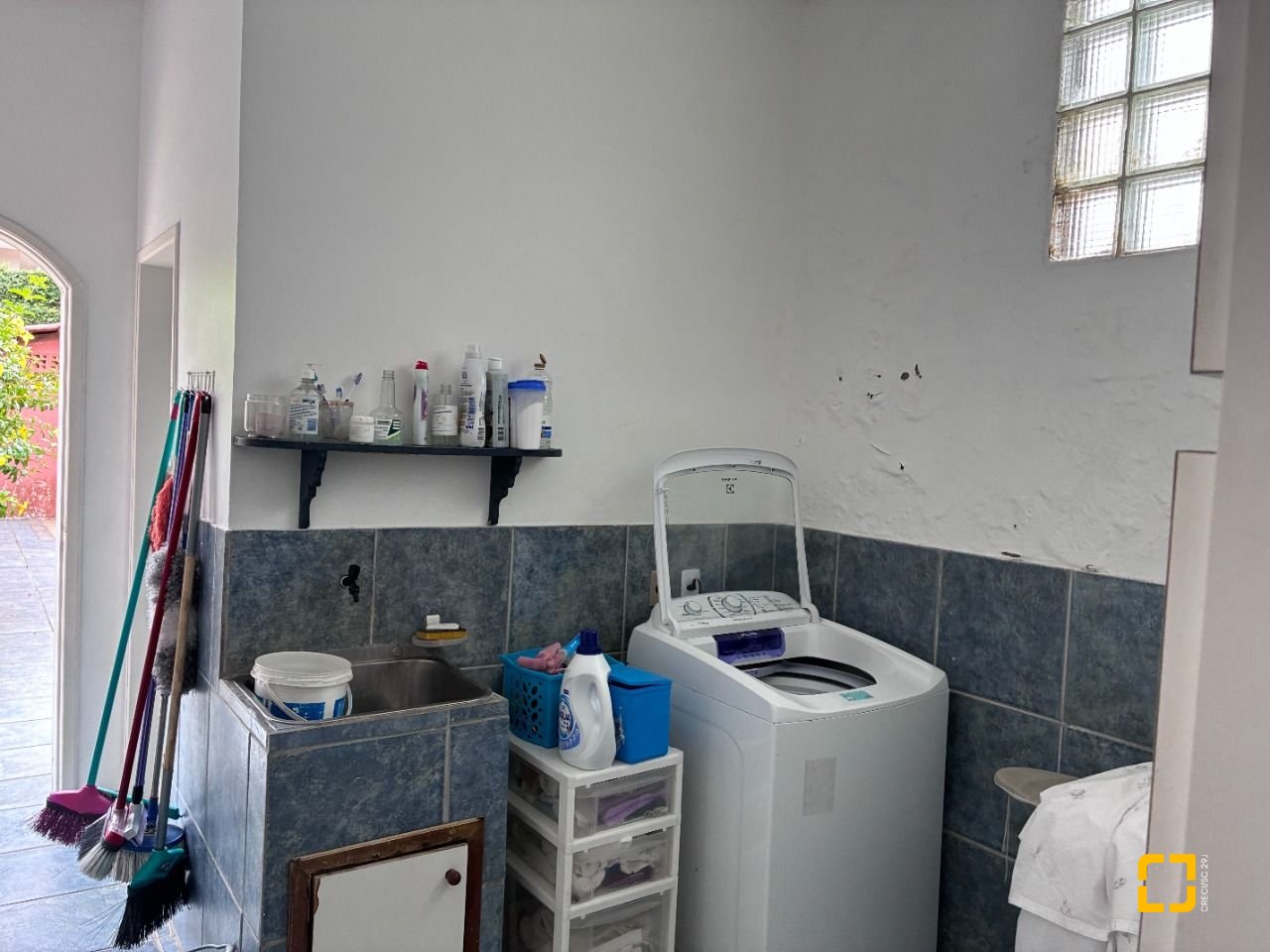 Casa com 240m², 4 quartos (sendo 1 suíte), 2 garagens, no bairro Córrego Grande em Florianópolis