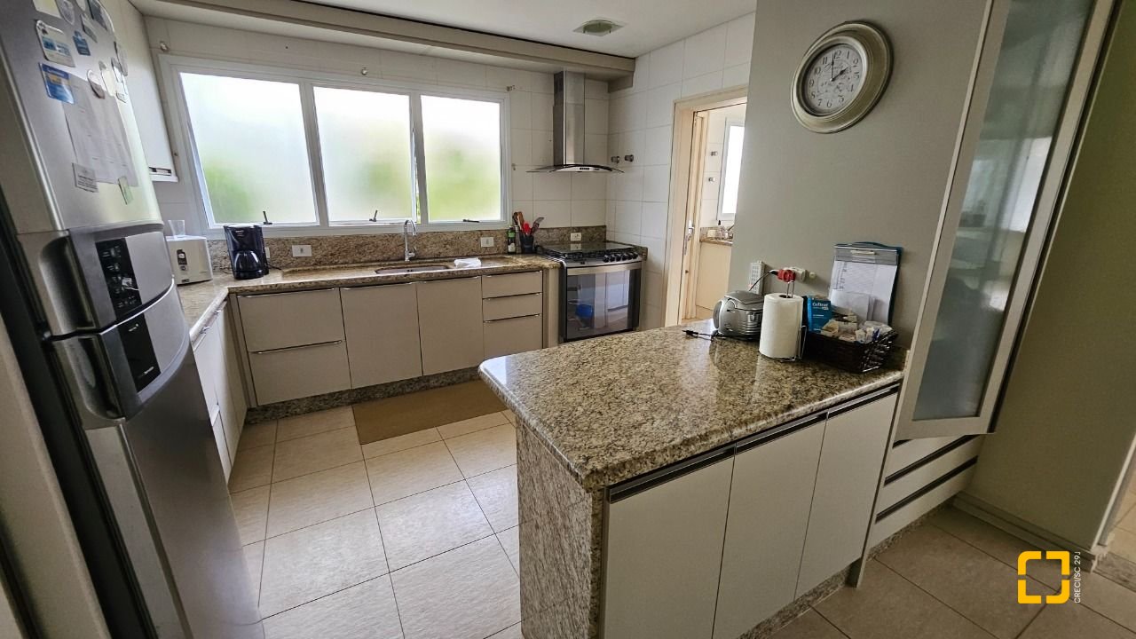 Casa com 339m², 3 quartos (sendo 3 suítes), 3 garagens, no bairro Santa Mônica em Florianópolis
