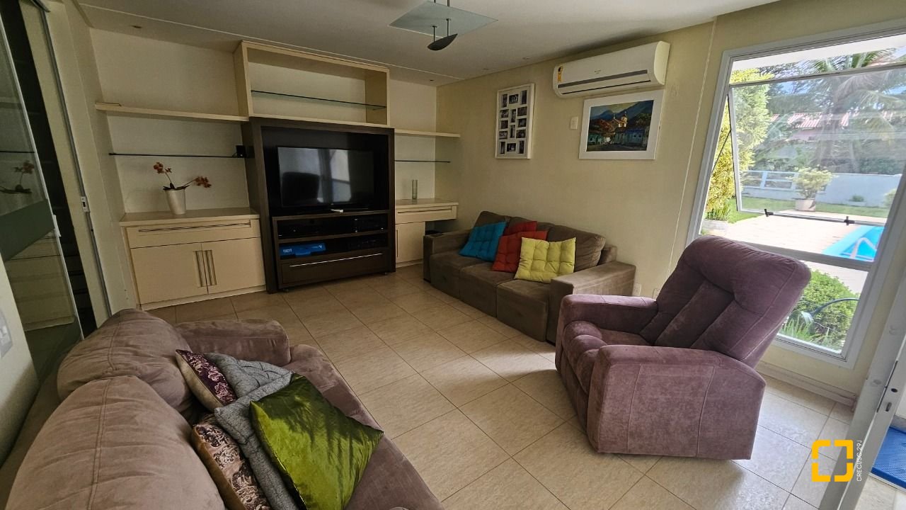 Casa com 339m², 3 quartos (sendo 3 suítes), 3 garagens, no bairro Santa Mônica em Florianópolis