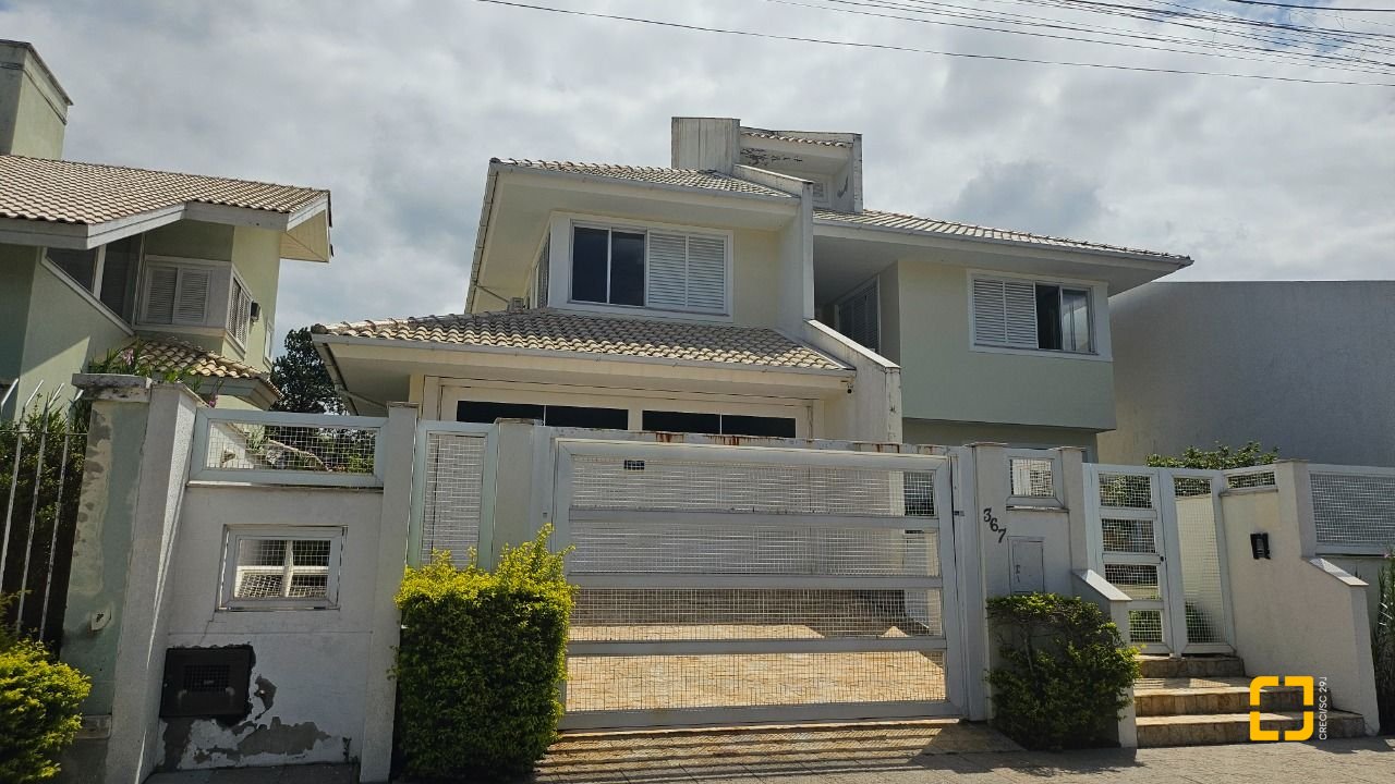 Casa com 339m², 3 quartos (sendo 3 suítes), 3 garagens, no bairro Santa Mônica em Florianópolis