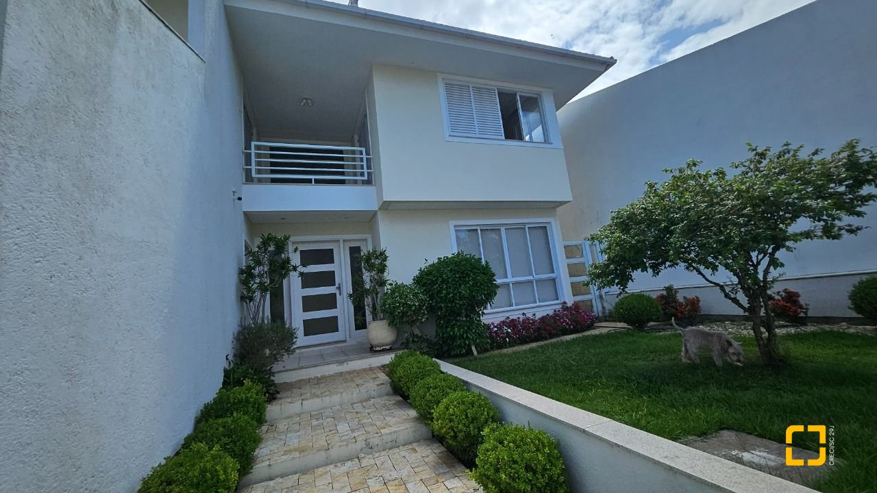 Casa com 339m², 3 quartos (sendo 3 suítes), 3 garagens, no bairro Santa Mônica em Florianópolis