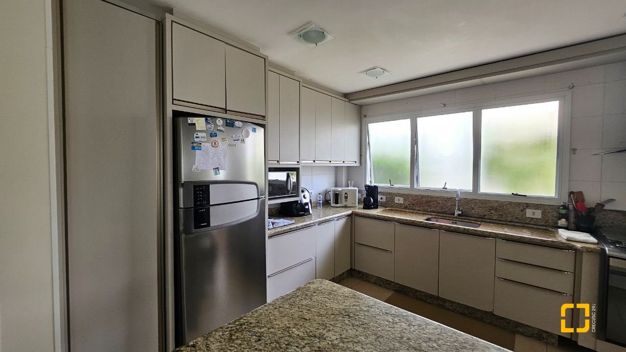 Casa com 339m², 3 quartos (sendo 3 suítes), 3 garagens, no bairro Santa Mônica em Florianópolis