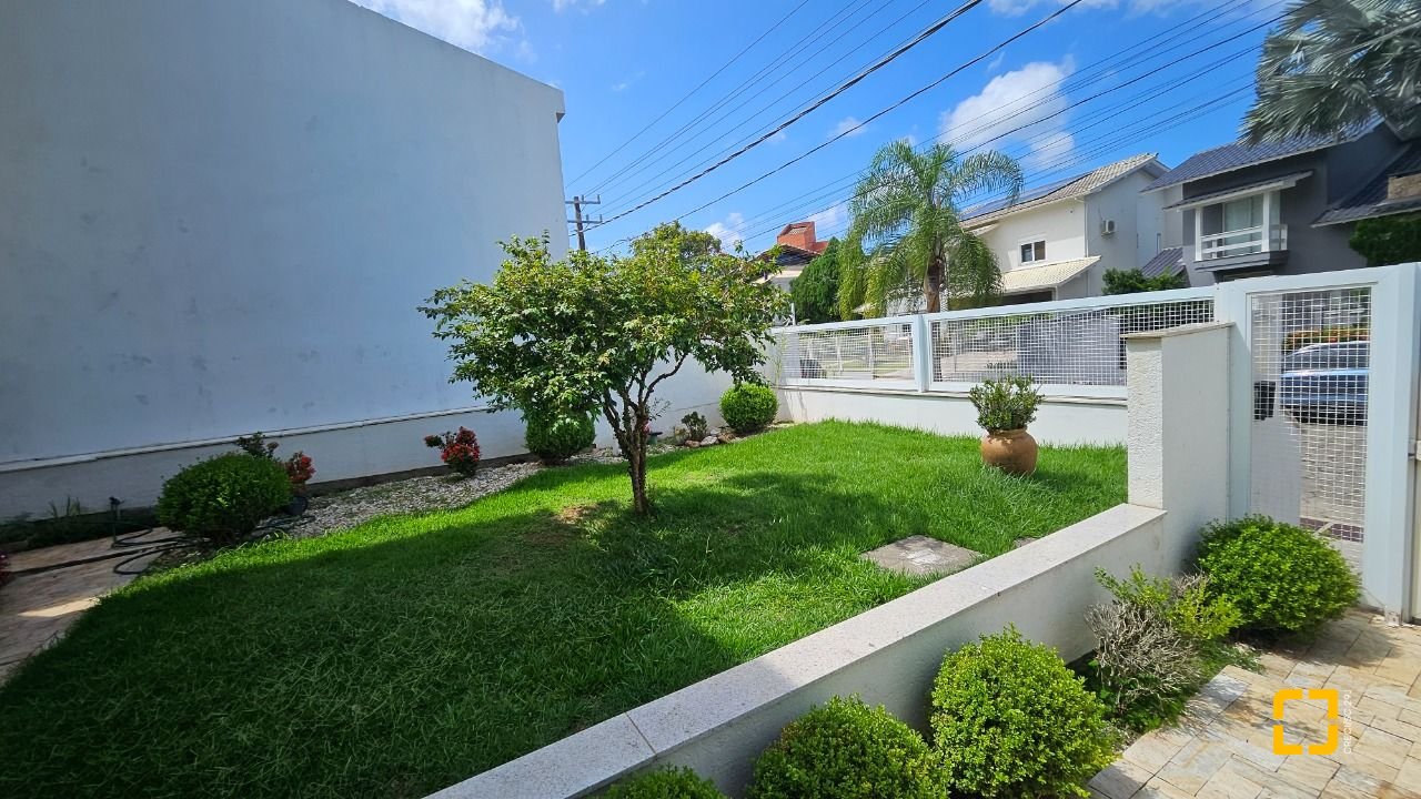 Casa com 339m², 3 quartos (sendo 3 suítes), 3 garagens, no bairro Santa Mônica em Florianópolis