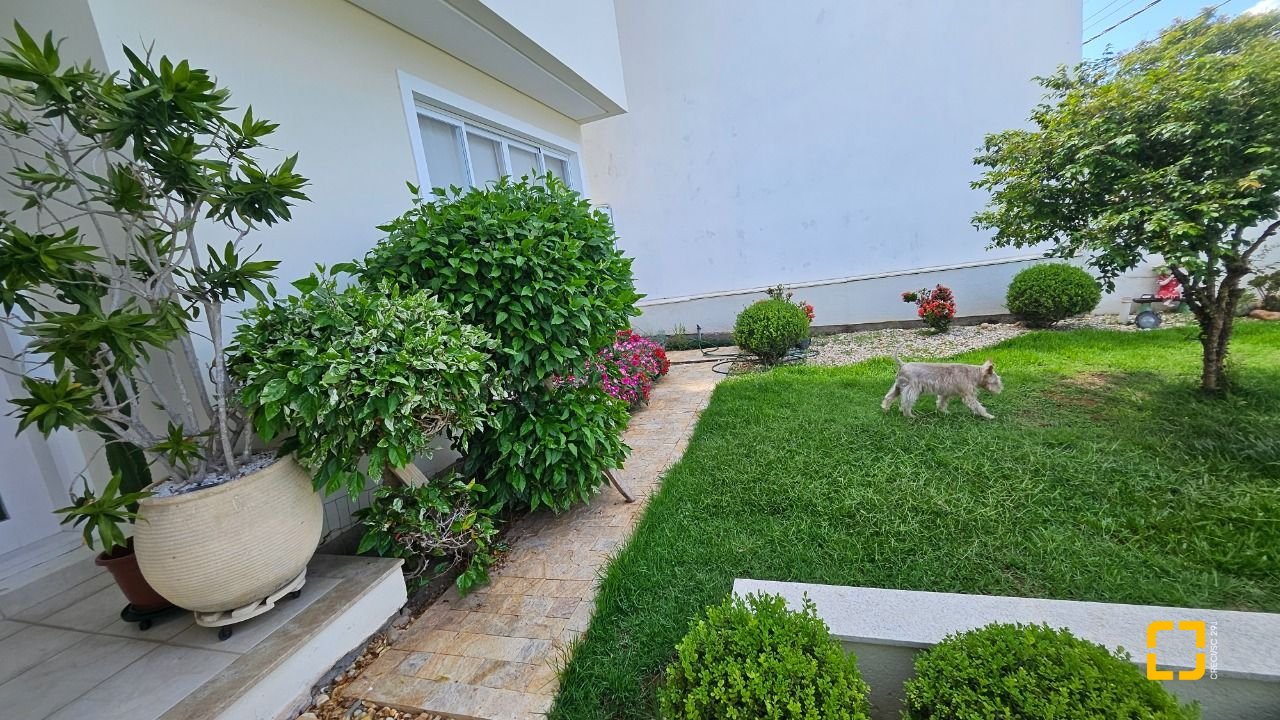 Casa com 339m², 3 quartos (sendo 3 suítes), 3 garagens, no bairro Santa Mônica em Florianópolis