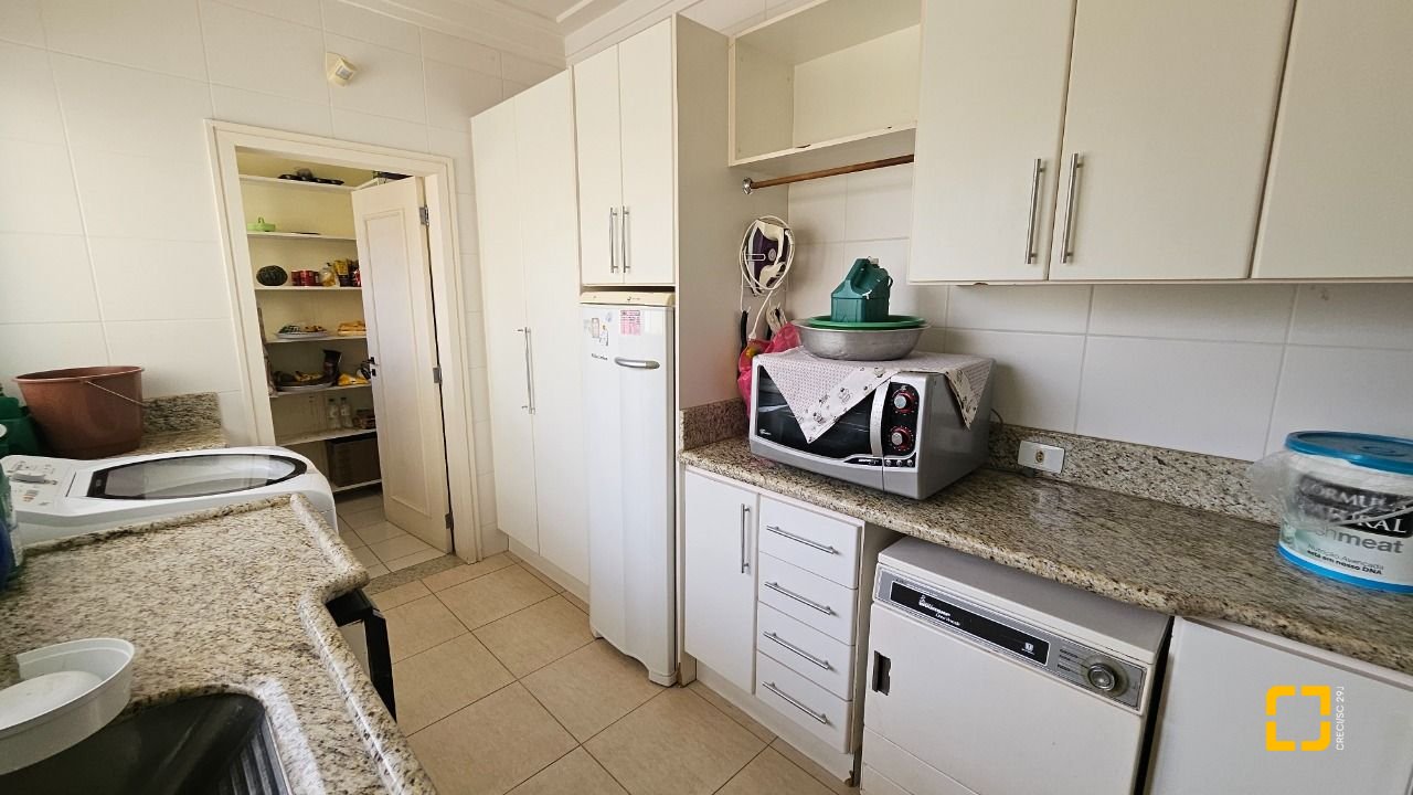 Casa com 339m², 3 quartos (sendo 3 suítes), 3 garagens, no bairro Santa Mônica em Florianópolis