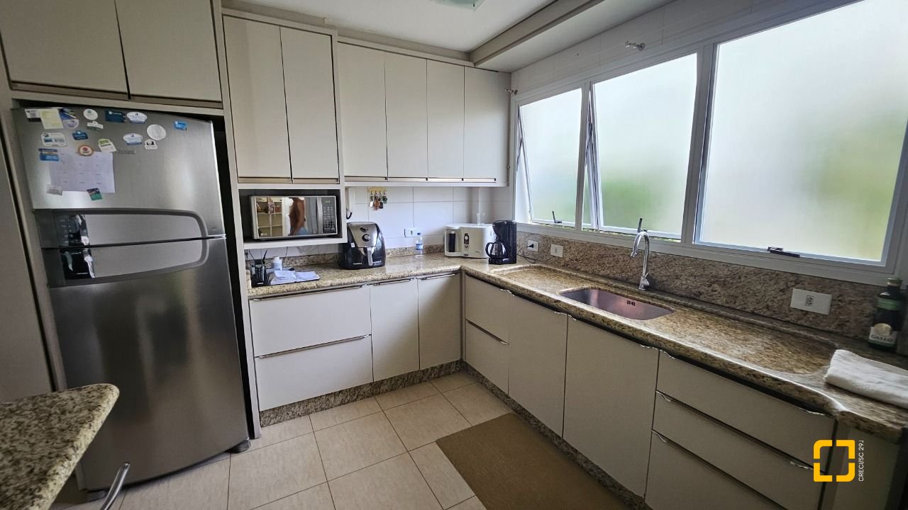 Casa com 339m², 3 quartos (sendo 3 suítes), 3 garagens, no bairro Santa Mônica em Florianópolis