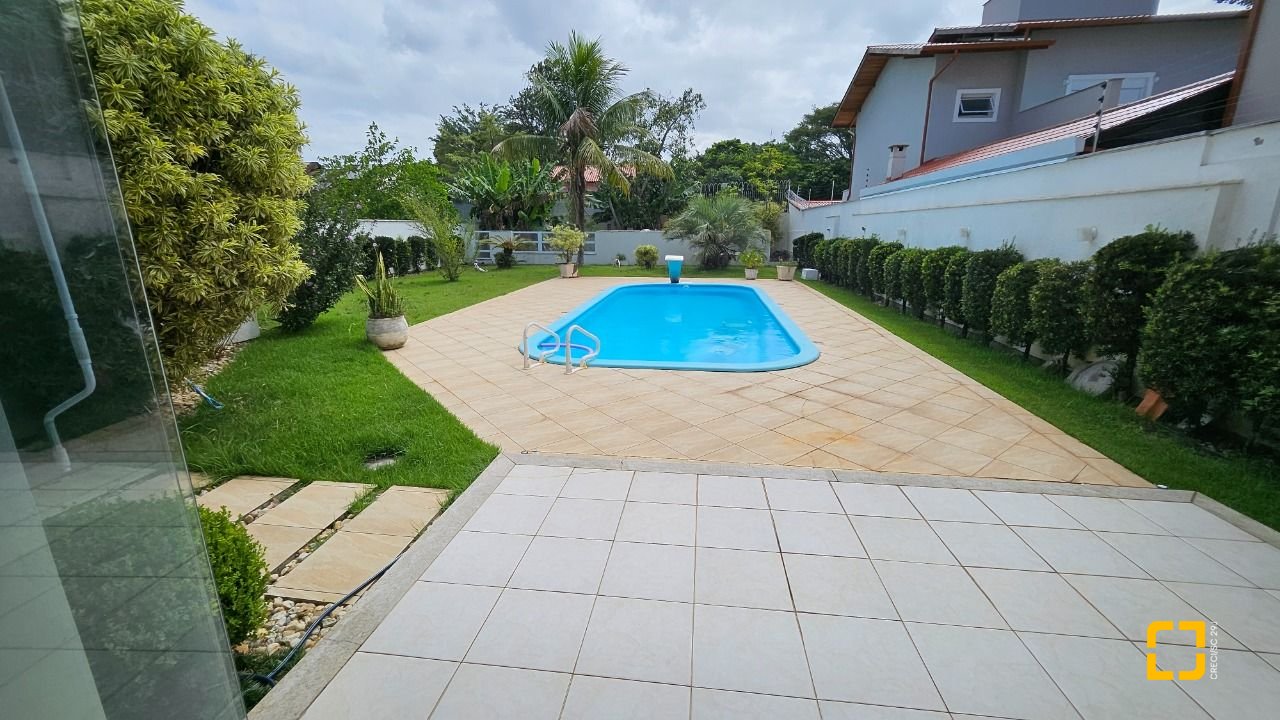 Casa com 339m², 3 quartos (sendo 3 suítes), 3 garagens, no bairro Santa Mônica em Florianópolis
