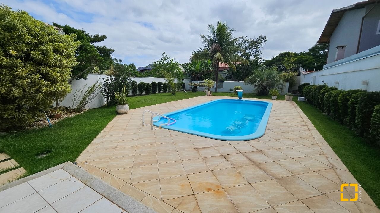Casa com 339m², 3 quartos (sendo 3 suítes), 3 garagens, no bairro Santa Mônica em Florianópolis