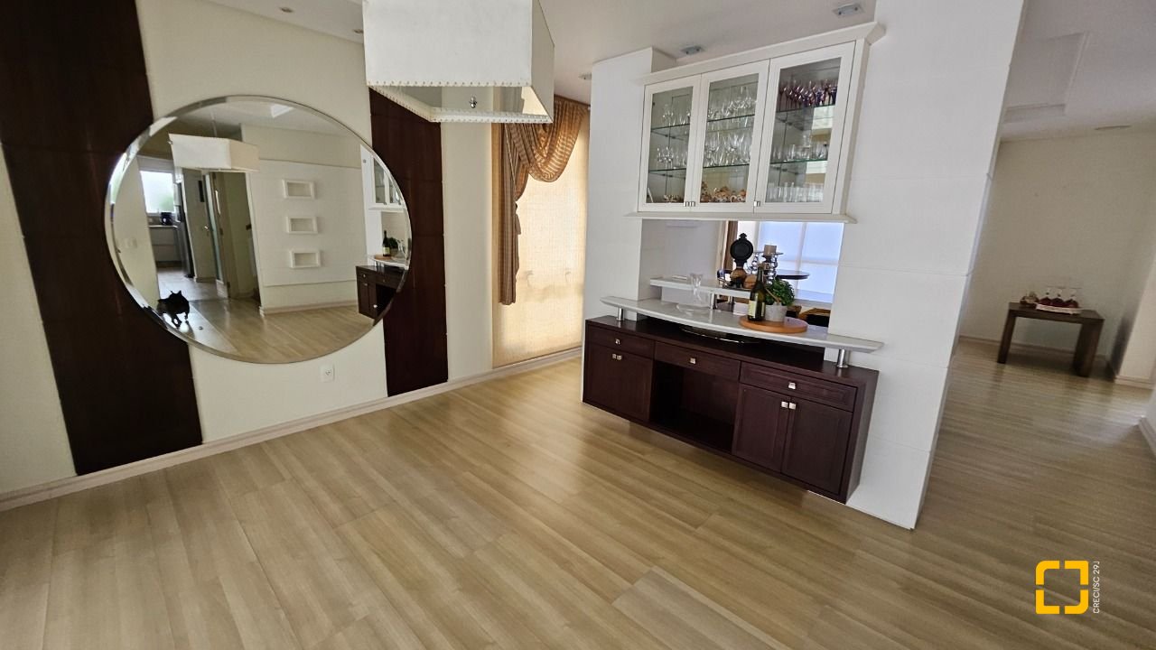 Casa com 339m², 3 quartos (sendo 3 suítes), 3 garagens, no bairro Santa Mônica em Florianópolis