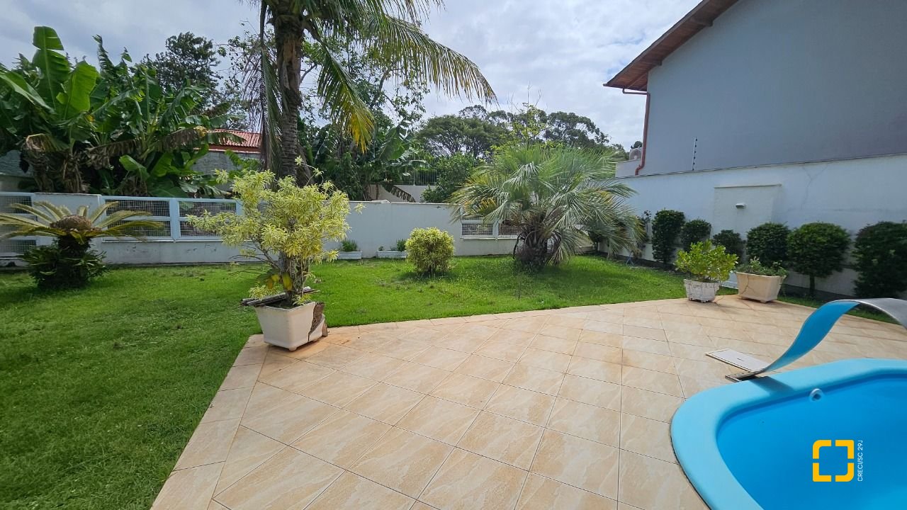 Casa com 339m², 3 quartos (sendo 3 suítes), 3 garagens, no bairro Santa Mônica em Florianópolis