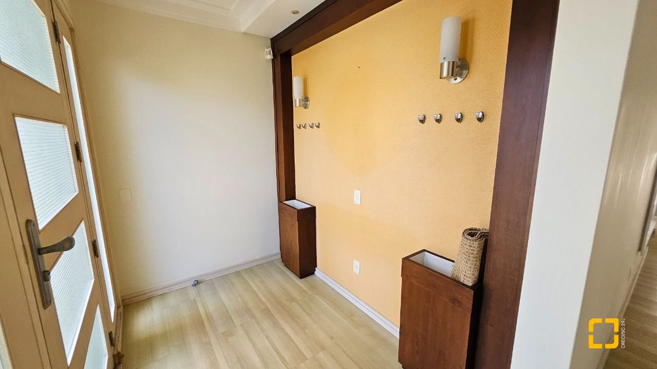 Casa com 339m², 3 quartos (sendo 3 suítes), 3 garagens, no bairro Santa Mônica em Florianópolis