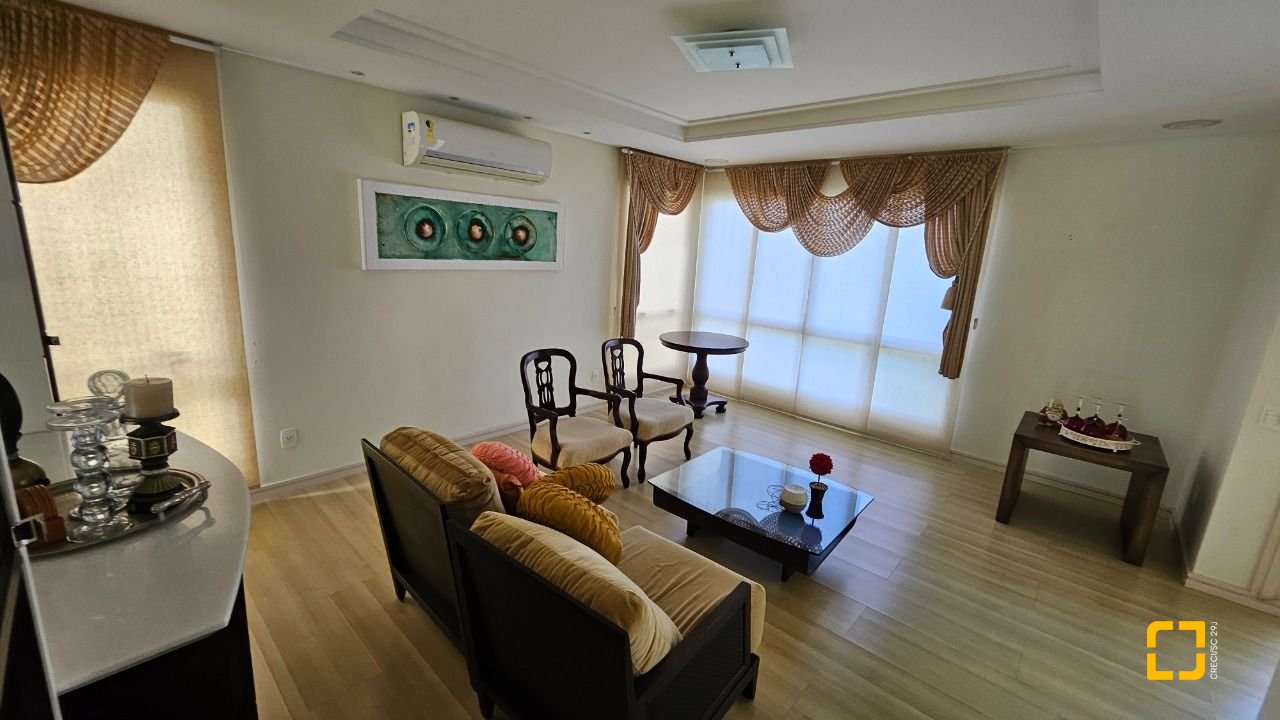 Casa com 339m², 3 quartos (sendo 3 suítes), 3 garagens, no bairro Santa Mônica em Florianópolis