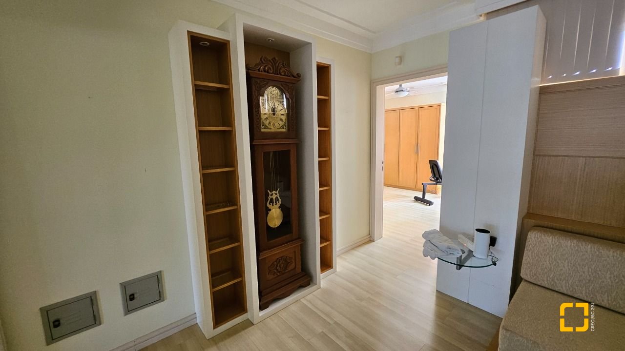 Casa com 339m², 3 quartos (sendo 3 suítes), 3 garagens, no bairro Santa Mônica em Florianópolis