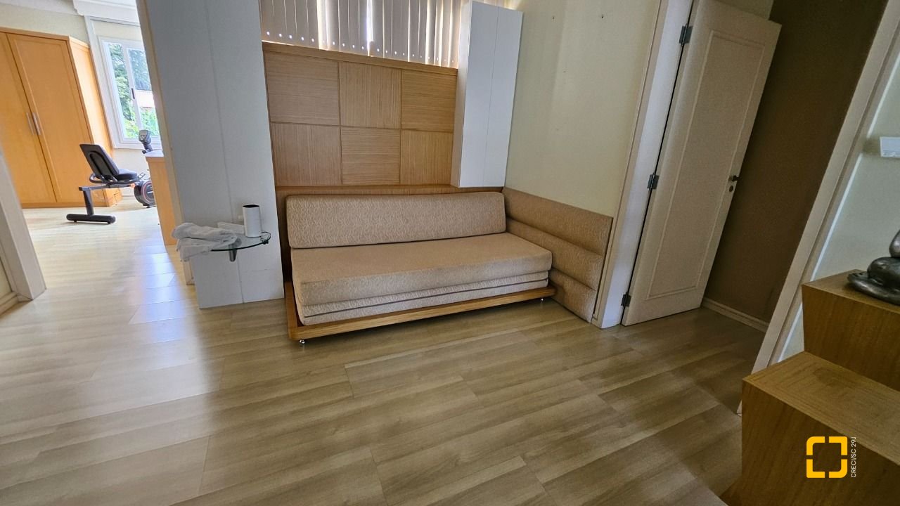 Casa com 339m², 3 quartos (sendo 3 suítes), 3 garagens, no bairro Santa Mônica em Florianópolis