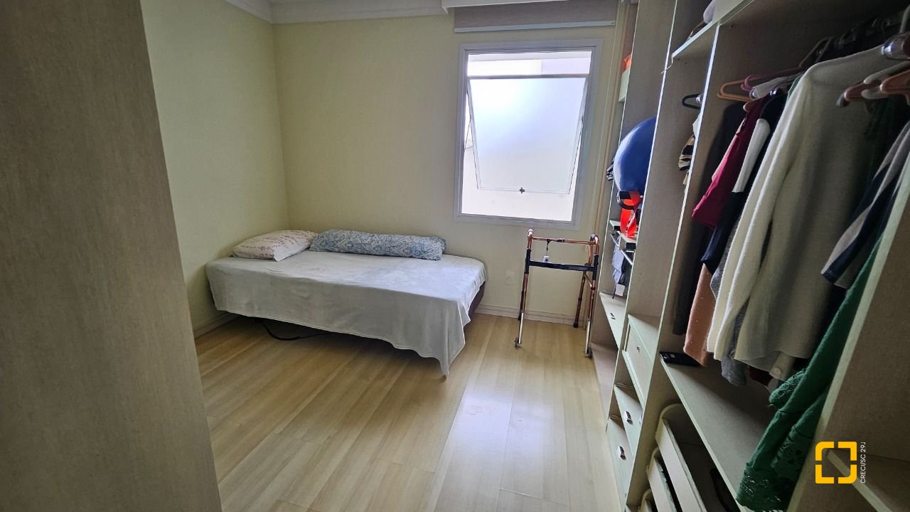 Casa com 339m², 3 quartos (sendo 3 suítes), 3 garagens, no bairro Santa Mônica em Florianópolis