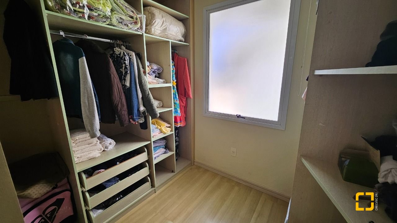 Casa com 339m², 3 quartos (sendo 3 suítes), 3 garagens, no bairro Santa Mônica em Florianópolis