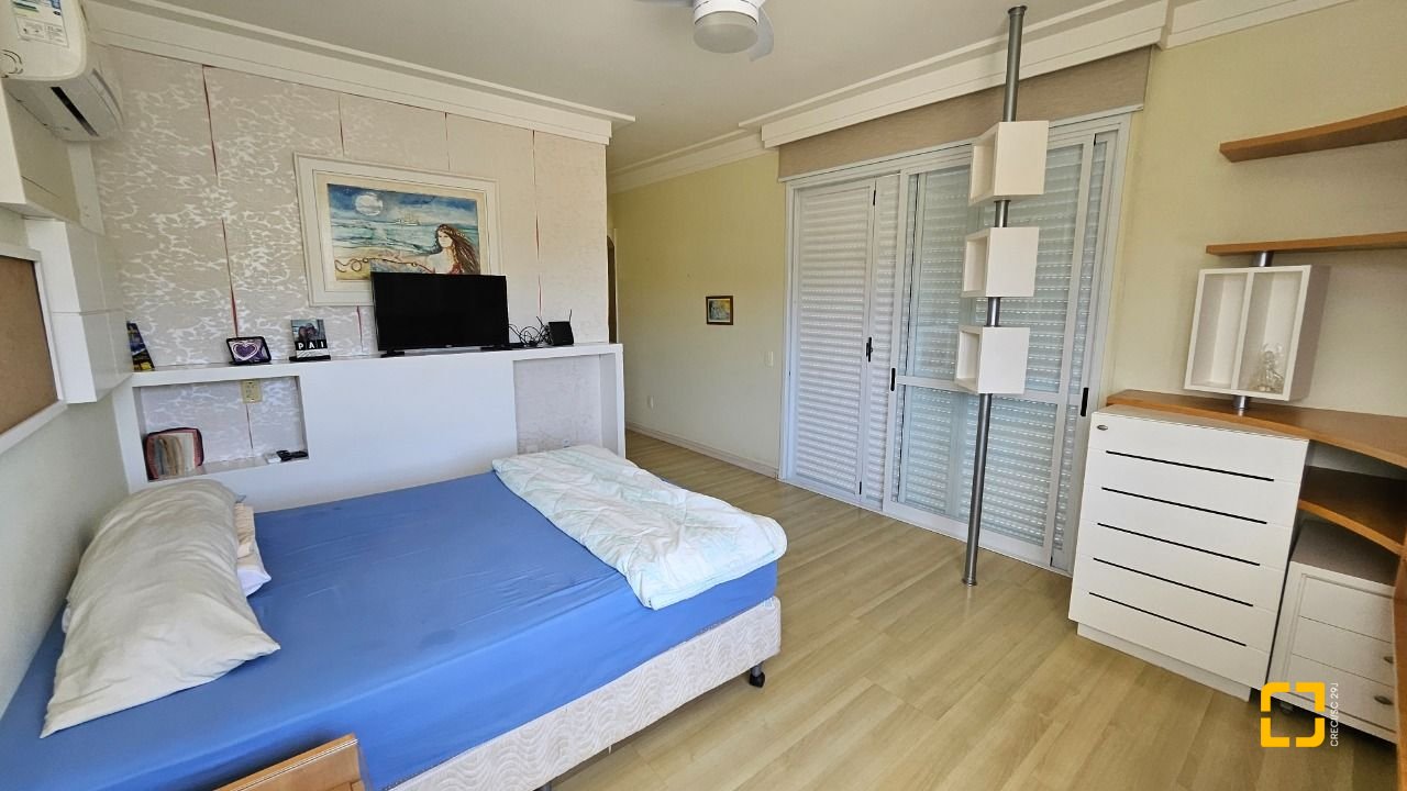 Casa com 339m², 3 quartos (sendo 3 suítes), 3 garagens, no bairro Santa Mônica em Florianópolis
