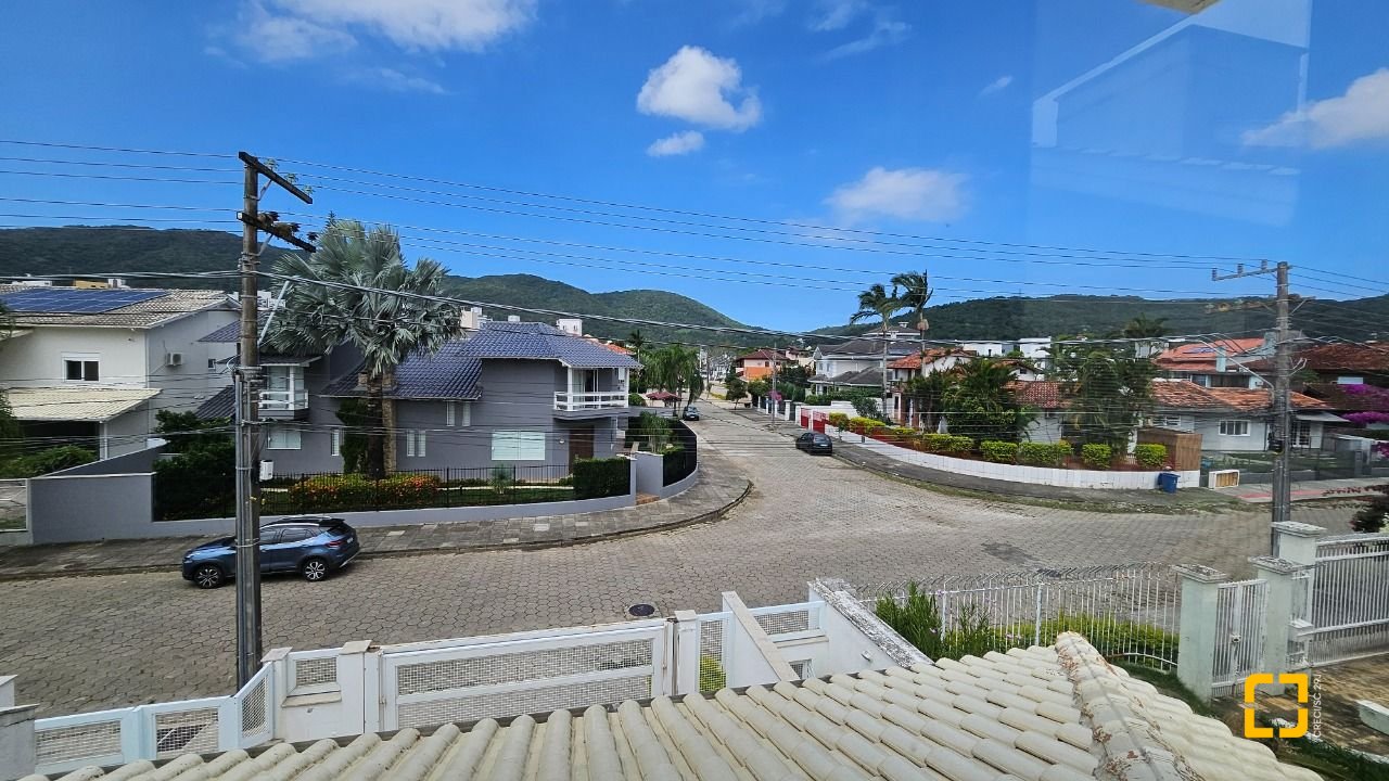 Casa com 339m², 3 quartos (sendo 3 suítes), 3 garagens, no bairro Santa Mônica em Florianópolis
