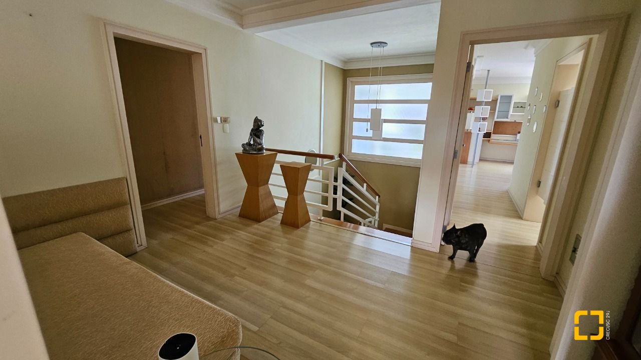 Casa com 339m², 3 quartos (sendo 3 suítes), 3 garagens, no bairro Santa Mônica em Florianópolis