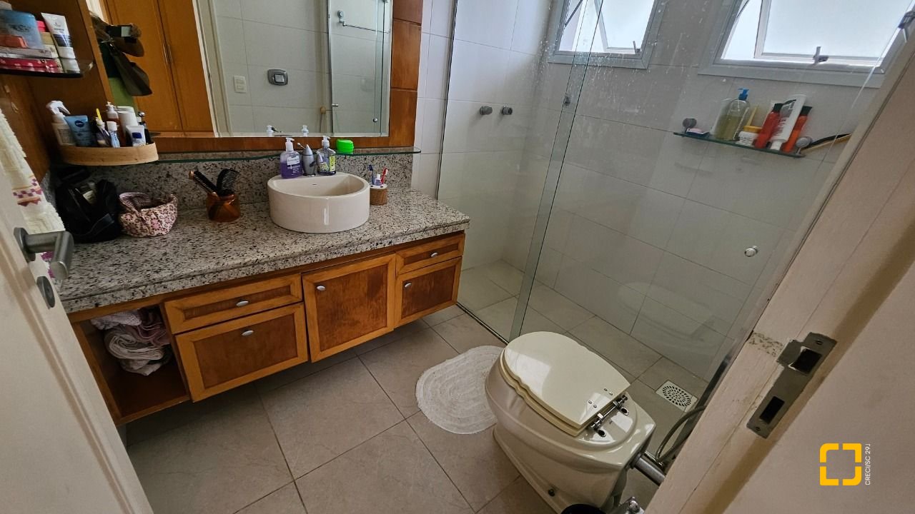 Casa com 339m², 3 quartos (sendo 3 suítes), 3 garagens, no bairro Santa Mônica em Florianópolis