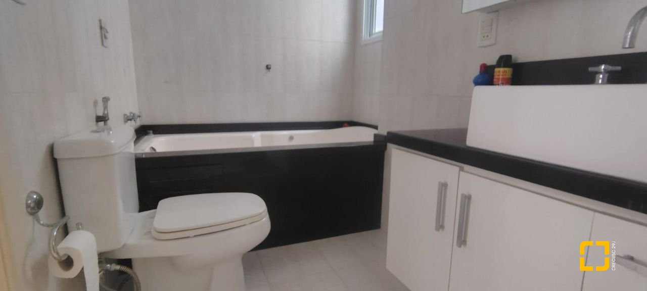 Apartamento com 118m², 4 quartos (sendo 1 suíte), 2 garagens, no bairro Jurerê Internacional em Florianópolis