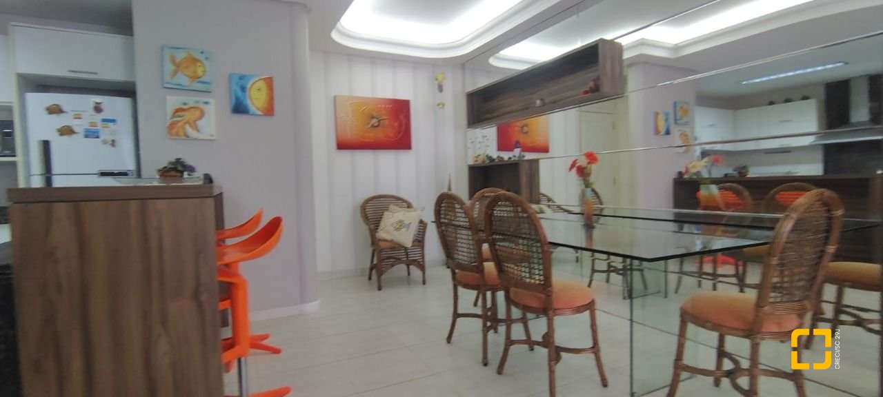 Apartamento com 118m², 4 quartos (sendo 1 suíte), 2 garagens, no bairro Jurerê Internacional em Florianópolis