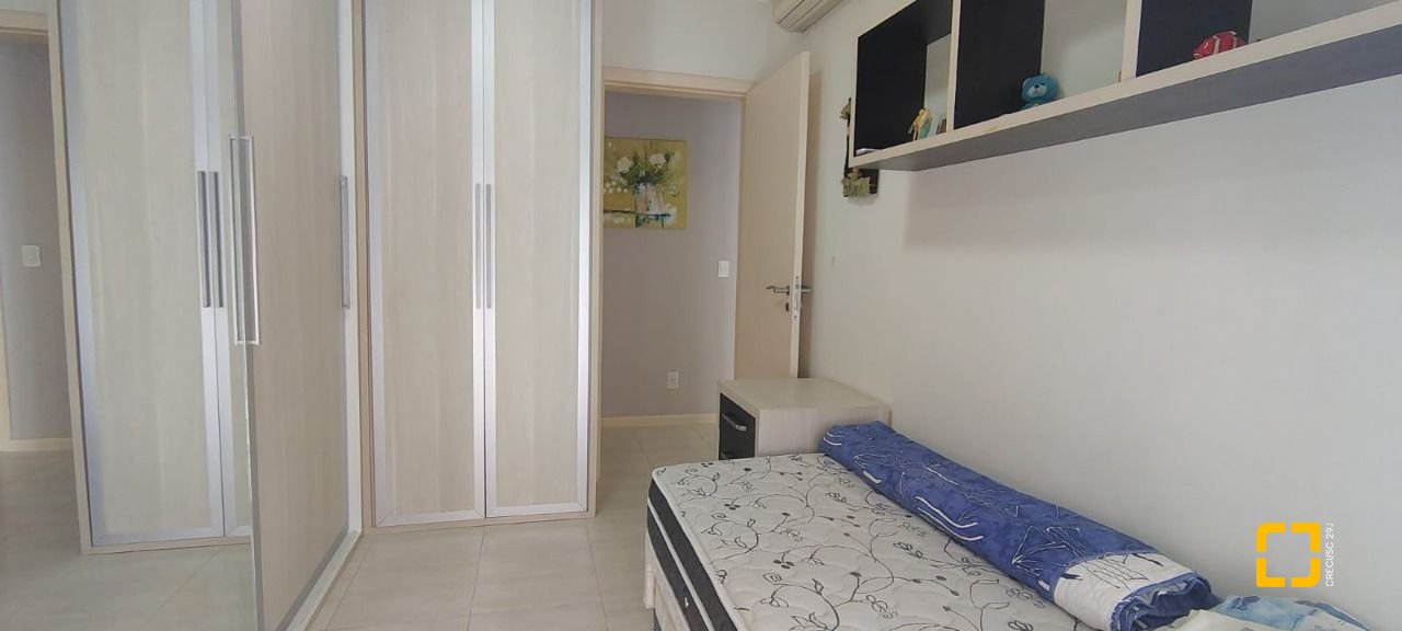 Apartamento com 118m², 4 quartos (sendo 1 suíte), 2 garagens, no bairro Jurerê Internacional em Florianópolis