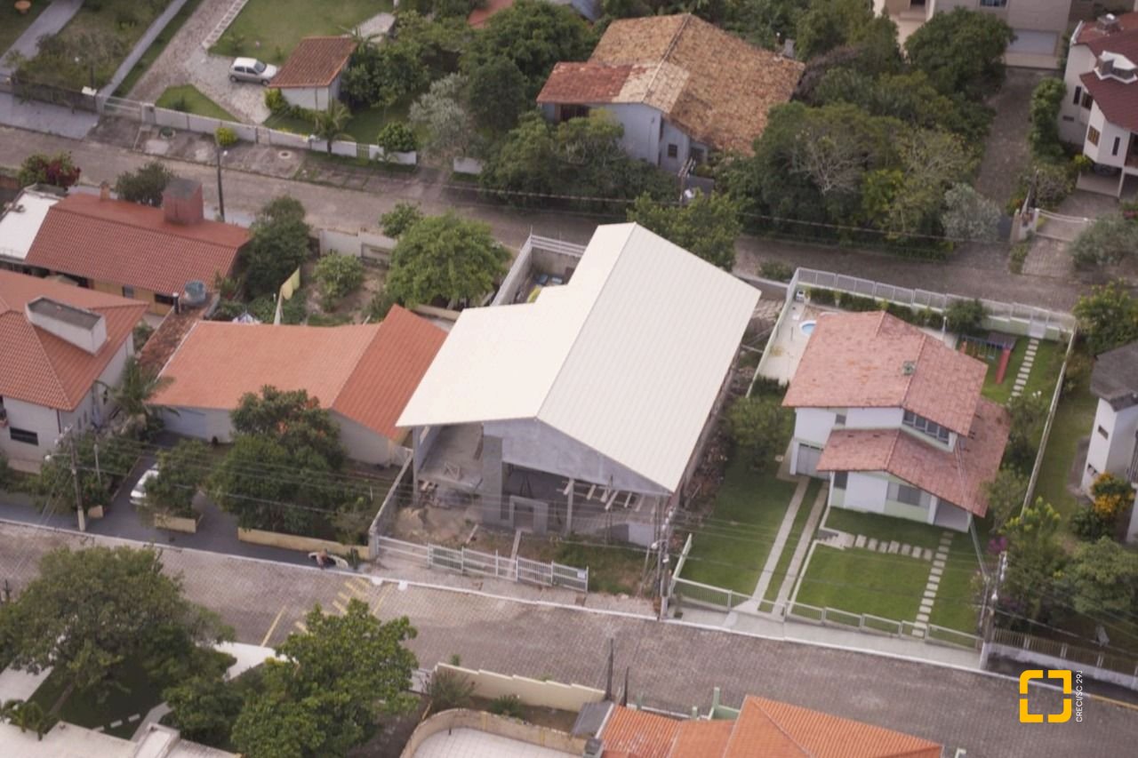 Casa de Condomínio com 520m², 14 quartos (sendo 7 suítes), 6 garagens, no bairro Ingleses em Florianópolis