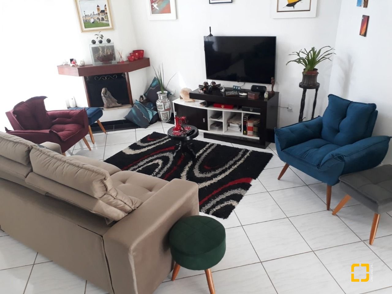 Casa com 200m², 4 quartos (sendo 1 suíte), 4 garagens, no bairro Cachoeira do Bom Jesus em Florianópolis