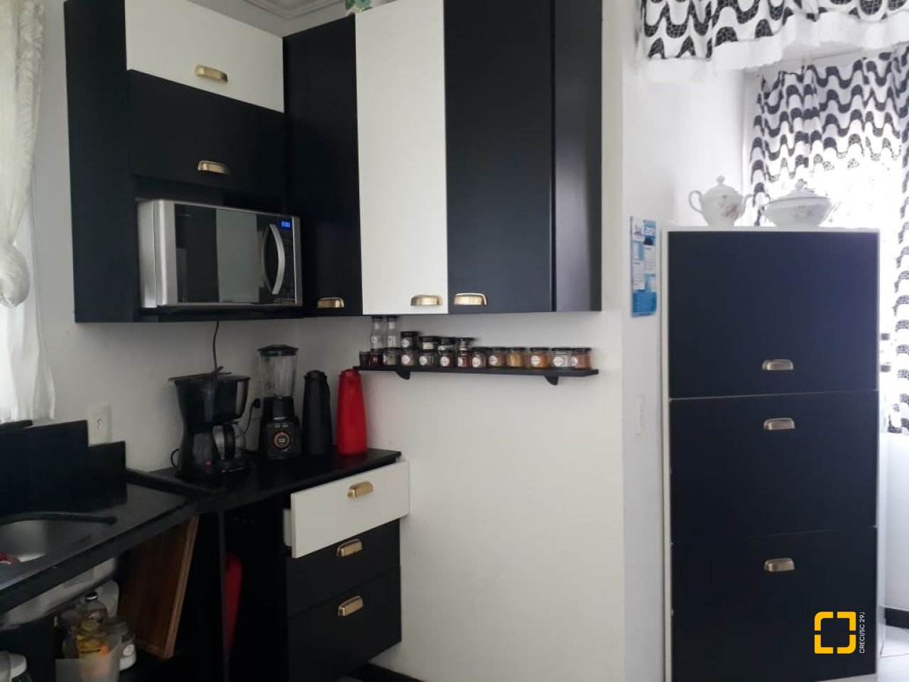 Casa com 200m², 4 quartos (sendo 1 suíte), 4 garagens, no bairro Cachoeira do Bom Jesus em Florianópolis