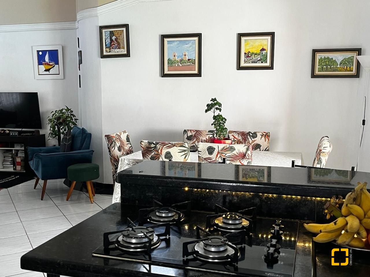 Casa com 200m², 4 quartos (sendo 1 suíte), 4 garagens, no bairro Cachoeira do Bom Jesus em Florianópolis