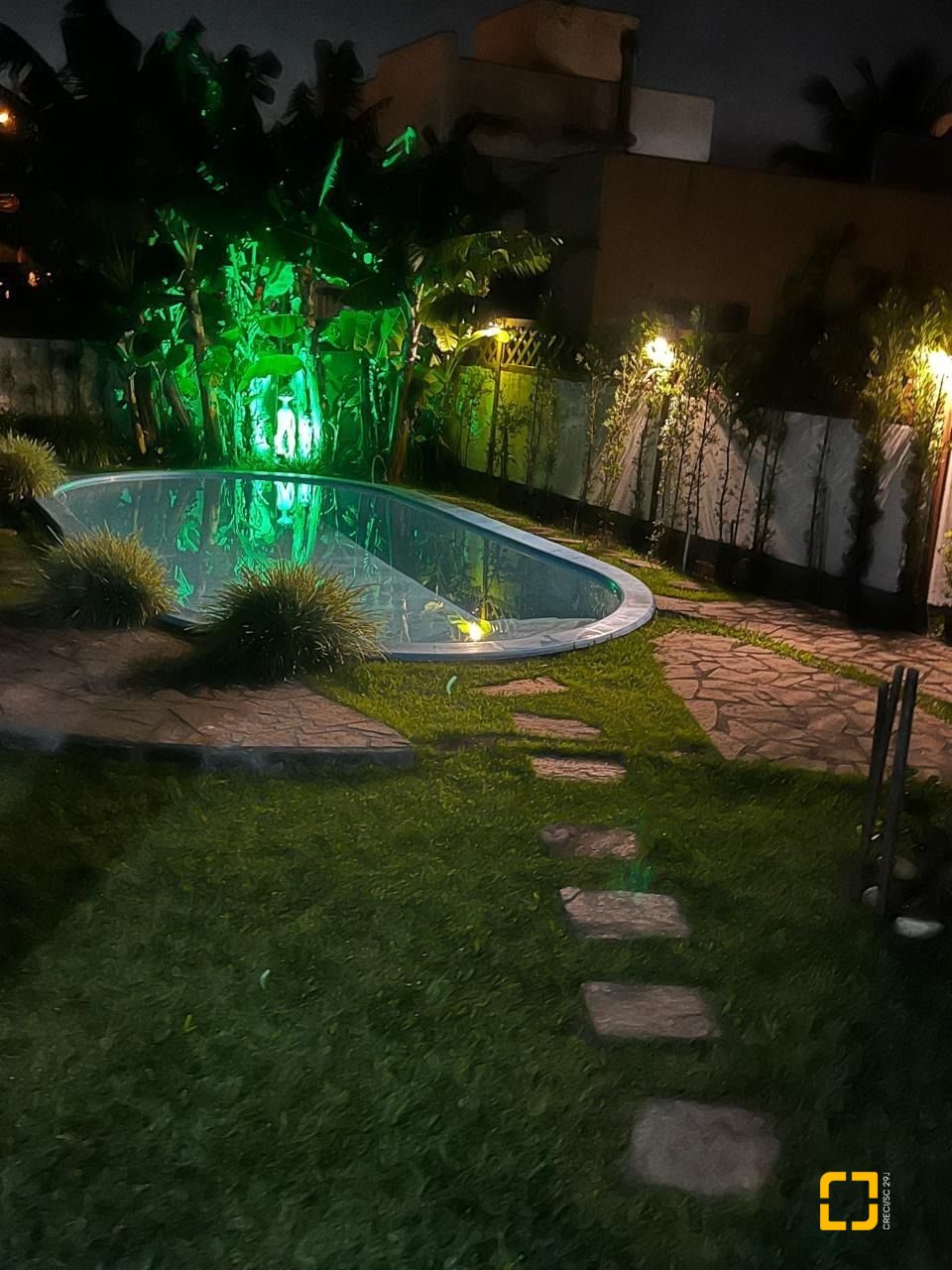 Casa com 200m², 4 quartos (sendo 1 suíte), 4 garagens, no bairro Cachoeira do Bom Jesus em Florianópolis