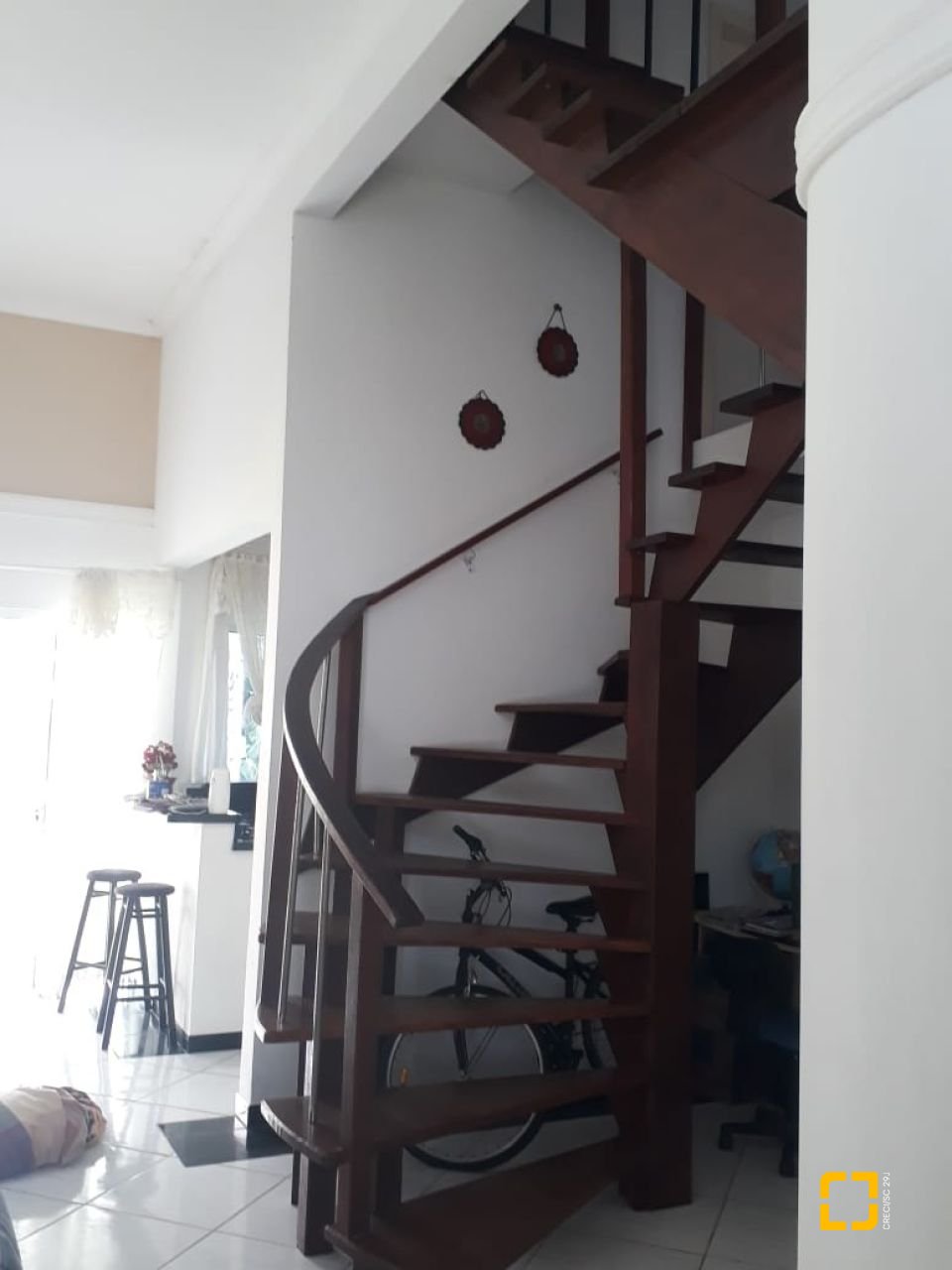Casa com 200m², 4 quartos (sendo 1 suíte), 4 garagens, no bairro Cachoeira do Bom Jesus em Florianópolis