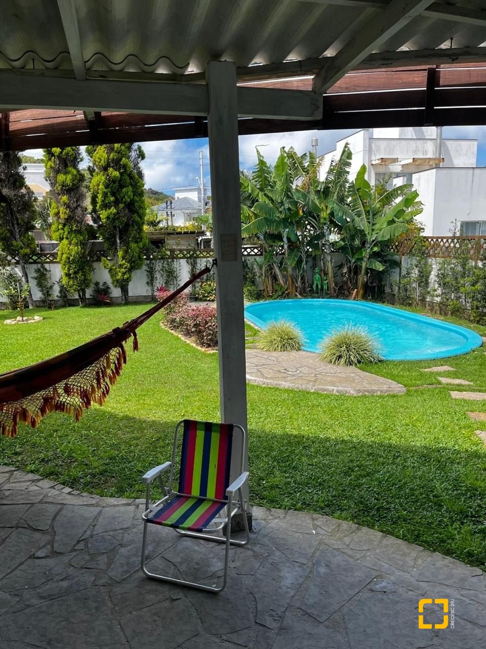 Casa com 200m², 4 quartos (sendo 1 suíte), 4 garagens, no bairro Cachoeira do Bom Jesus em Florianópolis