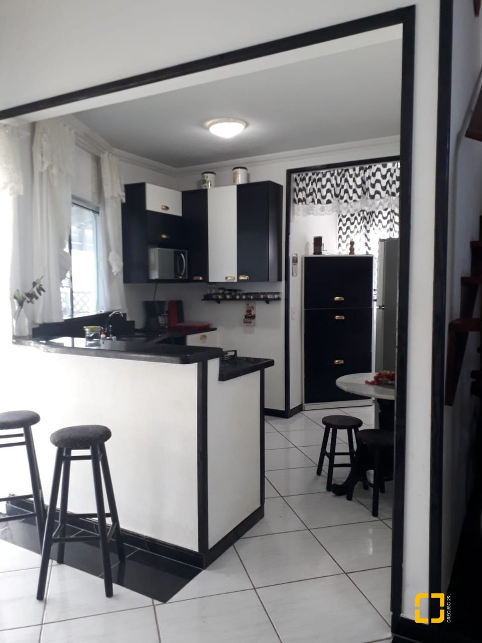 Casa com 200m², 4 quartos (sendo 1 suíte), 4 garagens, no bairro Cachoeira do Bom Jesus em Florianópolis