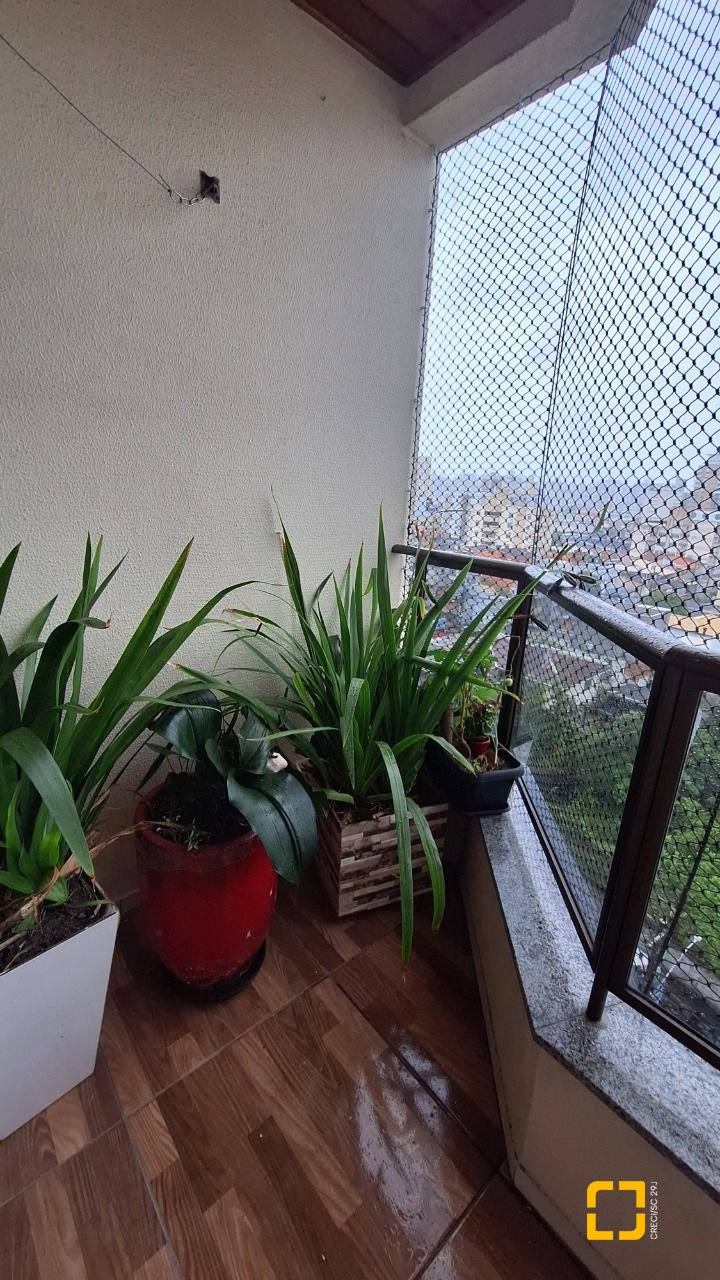 Apartamento com 58m², 2 quartos, 1 garagem, no bairro Barreiros em São José