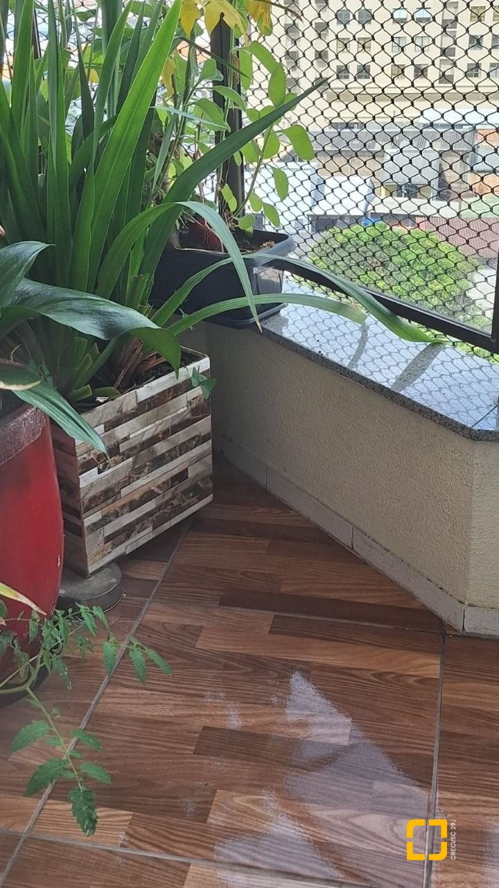 Apartamento com 58m², 2 quartos, 1 garagem, no bairro Barreiros em São José