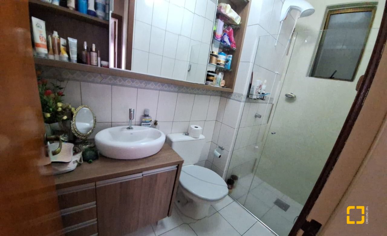 Apartamento com 58m², 2 quartos, 1 garagem, no bairro Barreiros em São José
