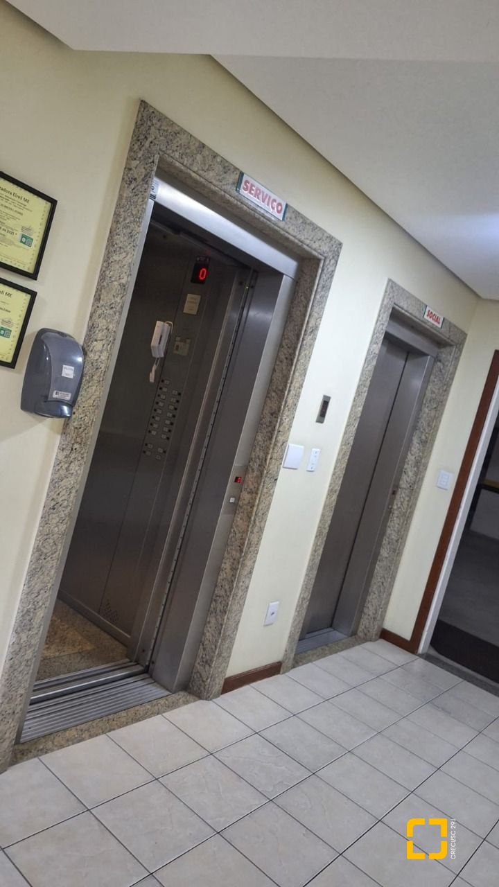 Apartamento com 58m², 2 quartos, 1 garagem, no bairro Barreiros em São José