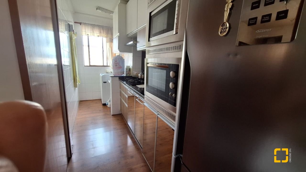 Apartamento com 58m², 2 quartos, 1 garagem, no bairro Barreiros em São José